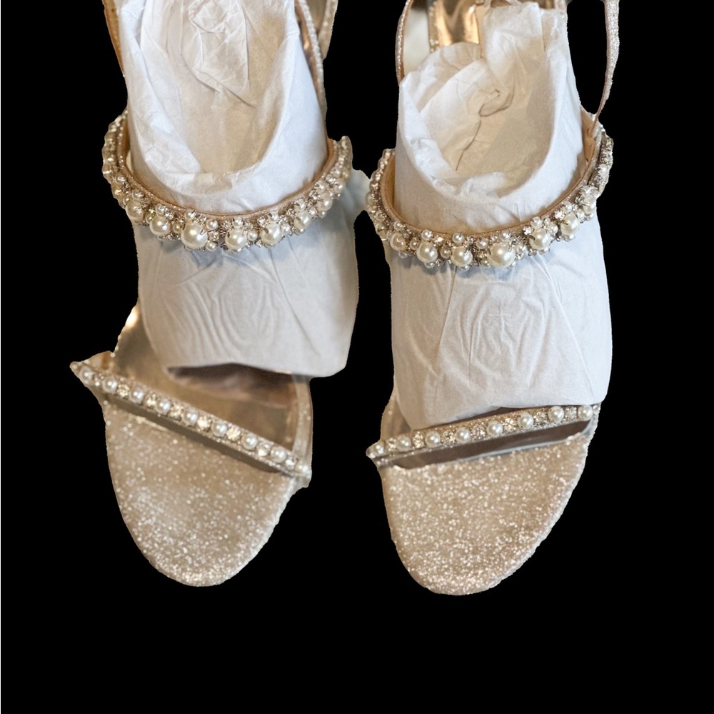 Elegant White Pearl-Embellished Women's Sandals